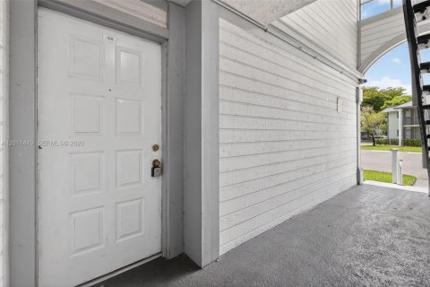 Condo in Miami, Florida, 2 bedrooms № 2075213 - photo 2