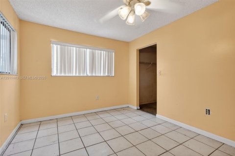 Condo in Miami, Florida, 2 bedrooms № 2075213 - photo 18