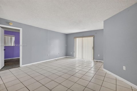 Condo in Miami, Florida, 2 bedrooms № 2075213 - photo 10