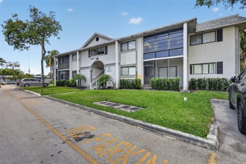 Condo in Miami, Florida, 2 bedrooms № 2075213 - photo 20