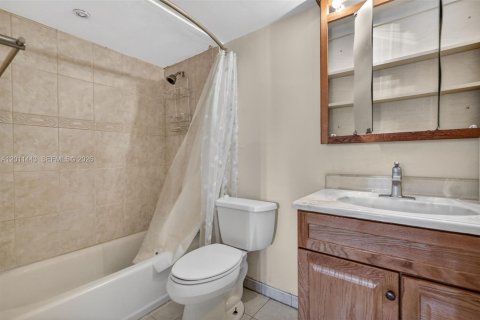 Condo in Miami, Florida, 2 bedrooms № 2075213 - photo 14