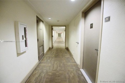 Снять в аренду виллу или дом в Майами-Бич, Флорида 61.59м2, № 1938821 - фото 23