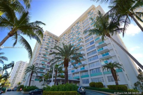 Casa en alquiler en Miami Beach, Florida, 61.59 m2 № 1938821 - foto 20