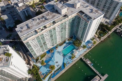 Villa ou maison à louer à Miami Beach, Floride: 61.59 m2 № 1938821 - photo 13