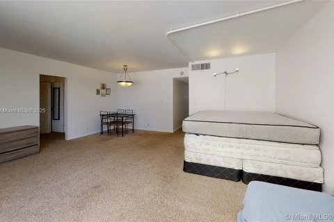 Casa en alquiler en Miami Beach, Florida, 61.59 m2 № 1938821 - foto 17