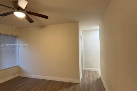 Снять в аренду виллу или дом в Майами-Шорс, Флорида 3 спальни, 139.35м2, № 1992535 - фото 14