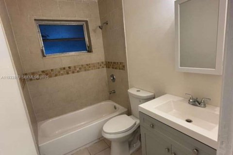 Снять в аренду виллу или дом в Майами-Шорс, Флорида 3 спальни, 139.35м2, № 1992535 - фото 18