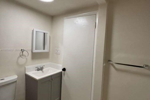 Снять в аренду виллу или дом в Майами-Шорс, Флорида 3 спальни, 139.35м2, № 1992535 - фото 13