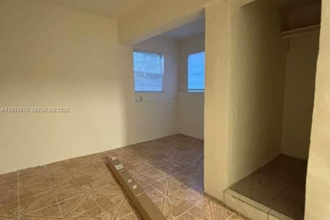 Снять в аренду виллу или дом в Майами-Шорс, Флорида 3 спальни, 139.35м2, № 1992535 - фото 29