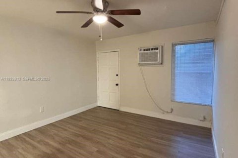 Снять в аренду виллу или дом в Майами-Шорс, Флорида 3 спальни, 139.35м2, № 1992535 - фото 5