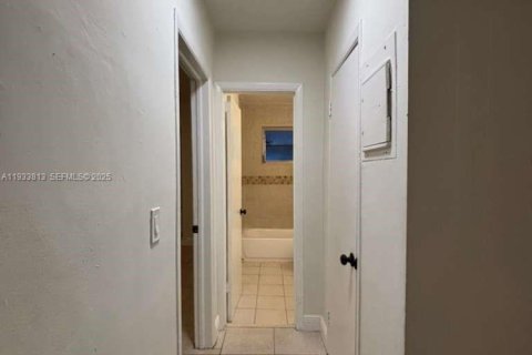 Снять в аренду виллу или дом в Майами-Шорс, Флорида 3 спальни, 139.35м2, № 1992535 - фото 6