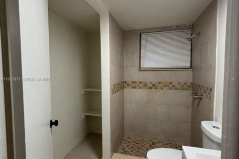 Снять в аренду виллу или дом в Майами-Шорс, Флорида 3 спальни, 139.35м2, № 1992535 - фото 11