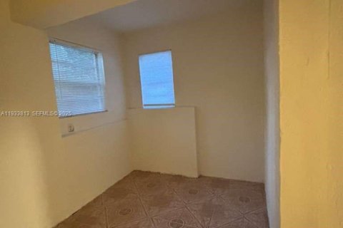 Снять в аренду виллу или дом в Майами-Шорс, Флорида 3 спальни, 139.35м2, № 1992535 - фото 27