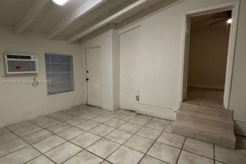 Снять в аренду виллу или дом в Майами-Шорс, Флорида 3 спальни, 139.35м2, № 1992535 - фото 23