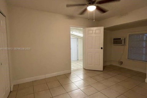 Снять в аренду виллу или дом в Майами-Шорс, Флорида 3 спальни, 139.35м2, № 1992535 - фото 16