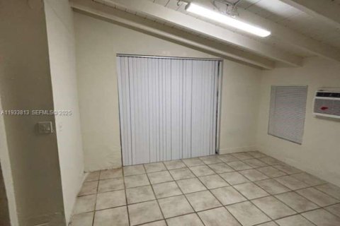 Снять в аренду виллу или дом в Майами-Шорс, Флорида 3 спальни, 139.35м2, № 1992535 - фото 22