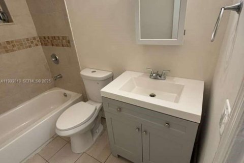 Снять в аренду виллу или дом в Майами-Шорс, Флорида 3 спальни, 139.35м2, № 1992535 - фото 19