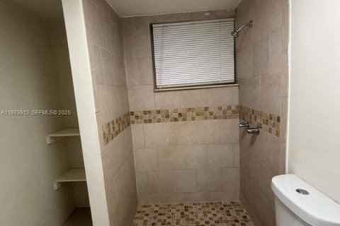 Снять в аренду виллу или дом в Майами-Шорс, Флорида 3 спальни, 139.35м2, № 1992535 - фото 10