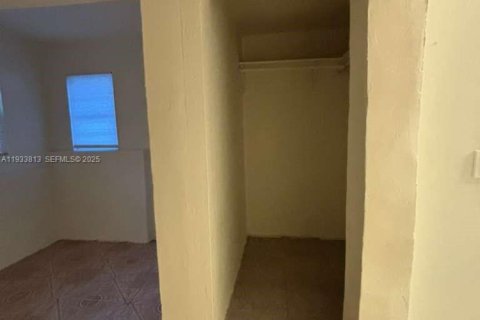 Снять в аренду виллу или дом в Майами-Шорс, Флорида 3 спальни, 139.35м2, № 1992535 - фото 28