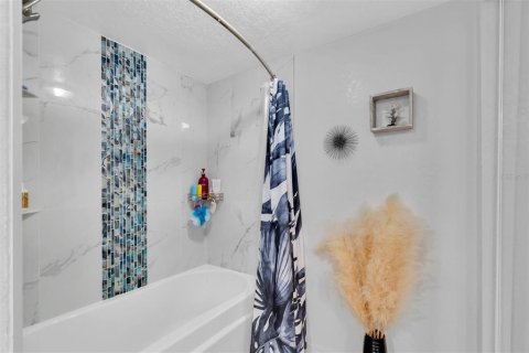 Townhouse in Seminole, Florida 3 bedrooms, 170.85 sq.m. № 2100848 - photo 18