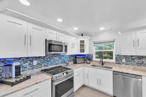 Townhouse in Seminole, Florida 3 bedrooms, 170.85 sq.m. № 2100848 - photo 8