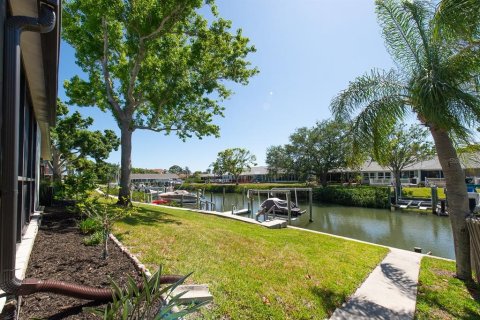 Townhouse in Seminole, Florida 3 bedrooms, 170.85 sq.m. № 2100848 - photo 3