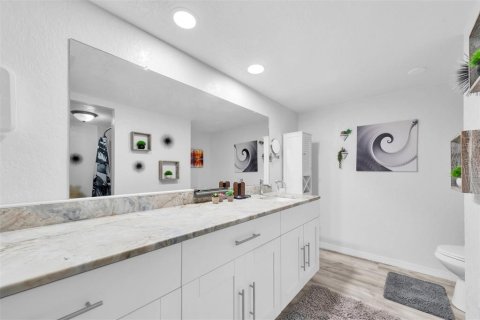 Townhouse in Seminole, Florida 3 bedrooms, 170.85 sq.m. № 2100848 - photo 19