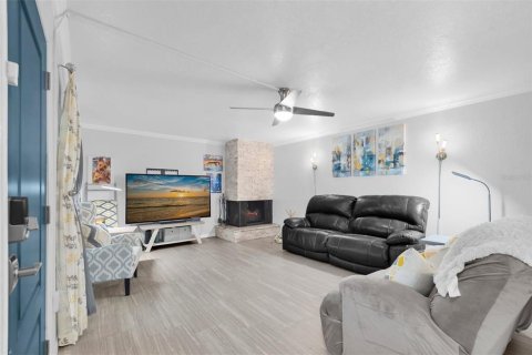 Townhouse in Seminole, Florida 3 bedrooms, 170.85 sq.m. № 2100848 - photo 5
