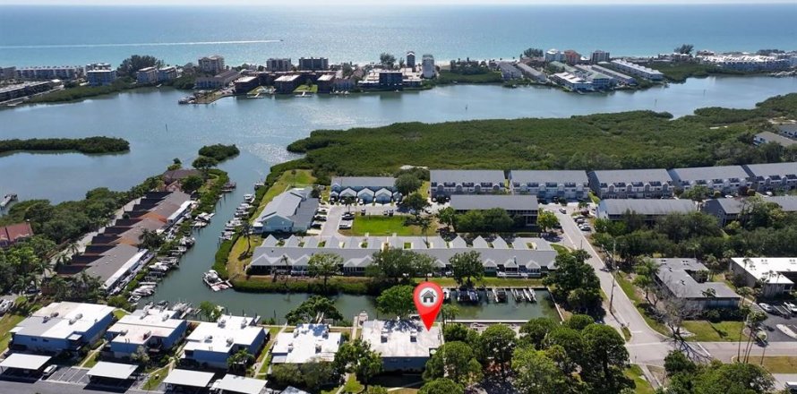 Townhouse in Seminole, Florida 3 bedrooms, 170.85 sq.m. № 2100848