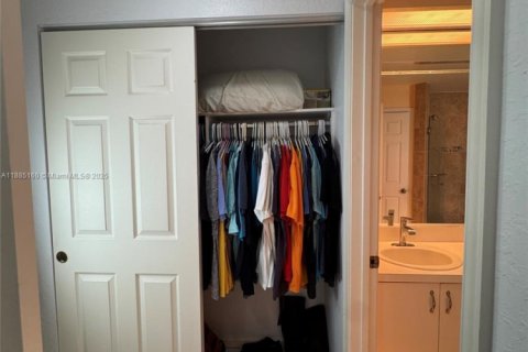 House in Boca Raton, Florida 3 bedrooms, 173.17 sq.m. № 1930627 - photo 16