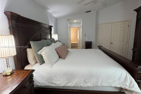 House in Boca Raton, Florida 3 bedrooms, 173.17 sq.m. № 1930627 - photo 10