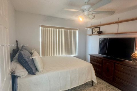 House in Boca Raton, Florida 3 bedrooms, 173.17 sq.m. № 1930627 - photo 17