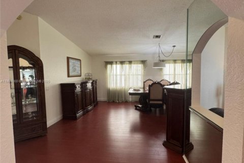 House in Boca Raton, Florida 3 bedrooms, 173.17 sq.m. № 1930627 - photo 4