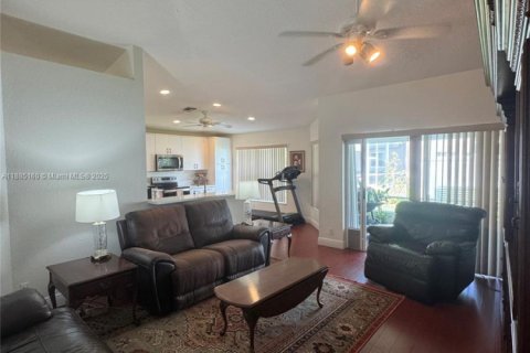 House in Boca Raton, Florida 3 bedrooms, 173.17 sq.m. № 1930627 - photo 8