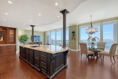 Condo in Sarasota, Florida, 4 bedrooms  № 1409656 - photo 24