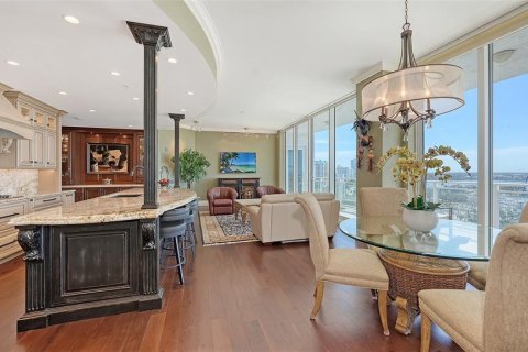 Condo in Sarasota, Florida, 4 bedrooms  № 1409656 - photo 19