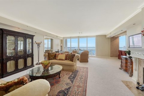 Condo in Sarasota, Florida, 4 bedrooms  № 1409656 - photo 11