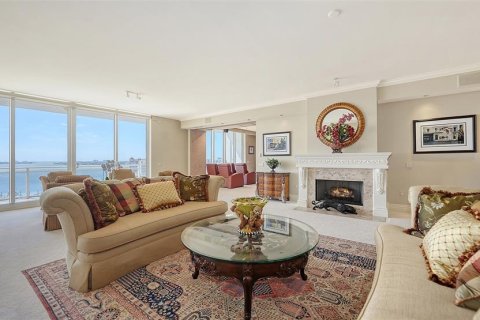 Condo in Sarasota, Florida, 4 bedrooms  № 1409656 - photo 10