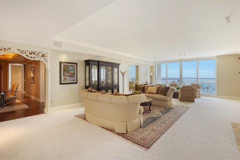 Condo in Sarasota, Florida, 4 bedrooms  № 1409656 - photo 8