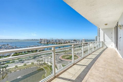 Condo in Sarasota, Florida, 4 bedrooms  № 1409656 - photo 5