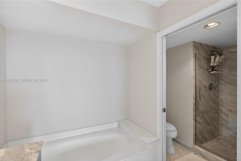 Condo in Aventura, Florida, 2 bedrooms  № 2028706 - photo 17