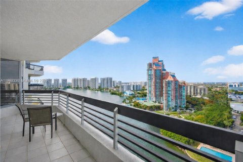 Condo in Aventura, Florida, 2 bedrooms  № 2028706 - photo 2