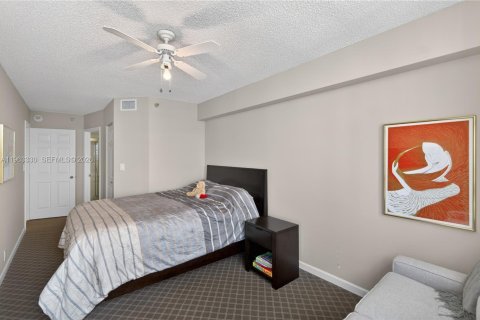 Condo in Aventura, Florida, 2 bedrooms  № 2028706 - photo 19