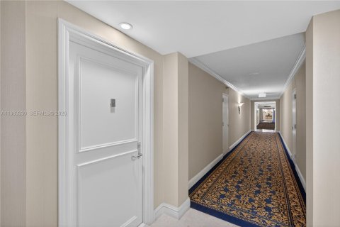 Condo in Aventura, Florida, 2 bedrooms  № 2028706 - photo 25