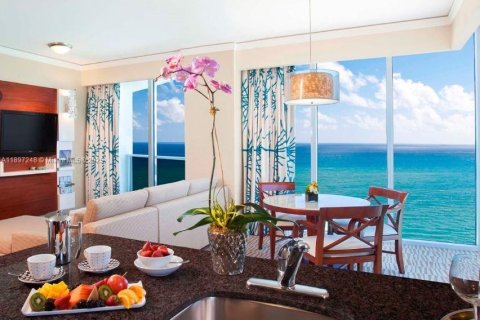 Condo à Sunny Isles Beach, Floride, 2 chambres  № 2014583