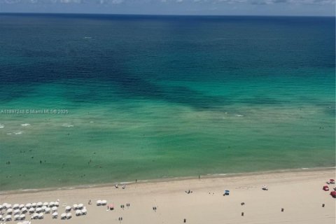 Condo in Sunny Isles Beach, Florida, 2 bedrooms  № 2014583 - photo 17