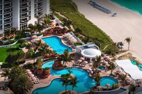 Condo in Sunny Isles Beach, Florida, 2 bedrooms  № 2014583 - photo 10