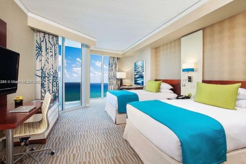 Condo in Sunny Isles Beach, Florida, 2 bedrooms  № 2014583 - photo 2