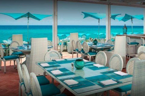 Condo in Sunny Isles Beach, Florida, 2 bedrooms  № 2014583 - photo 11