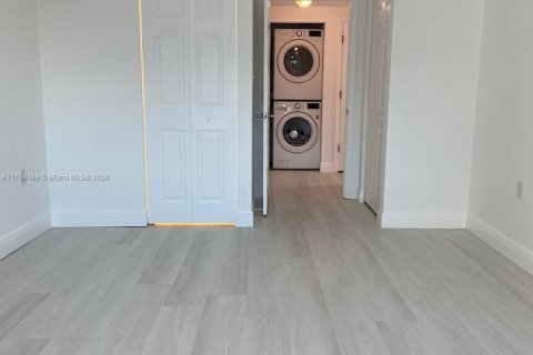 Condo in Hollywood, Florida, 2 bedrooms  № 1726833 - photo 19